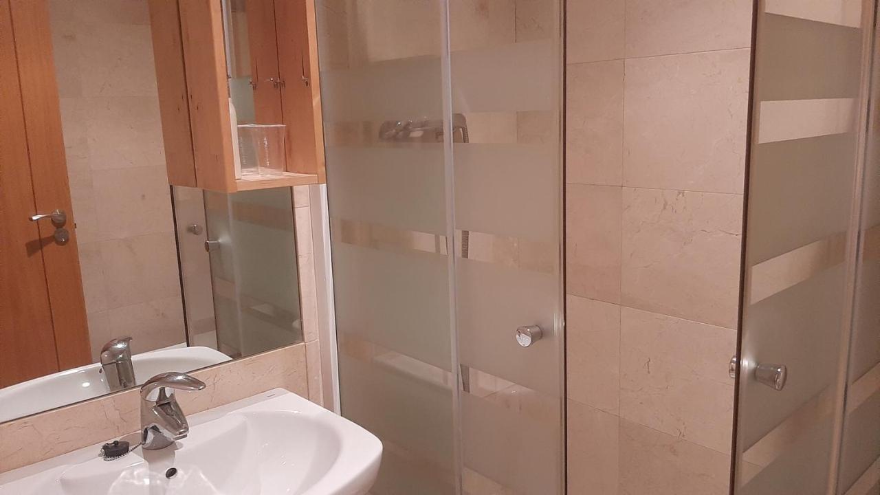 شقة Torre De La Fuente Aprtovistas Piscina Parking اوفيدو المظهر الخارجي الصورة